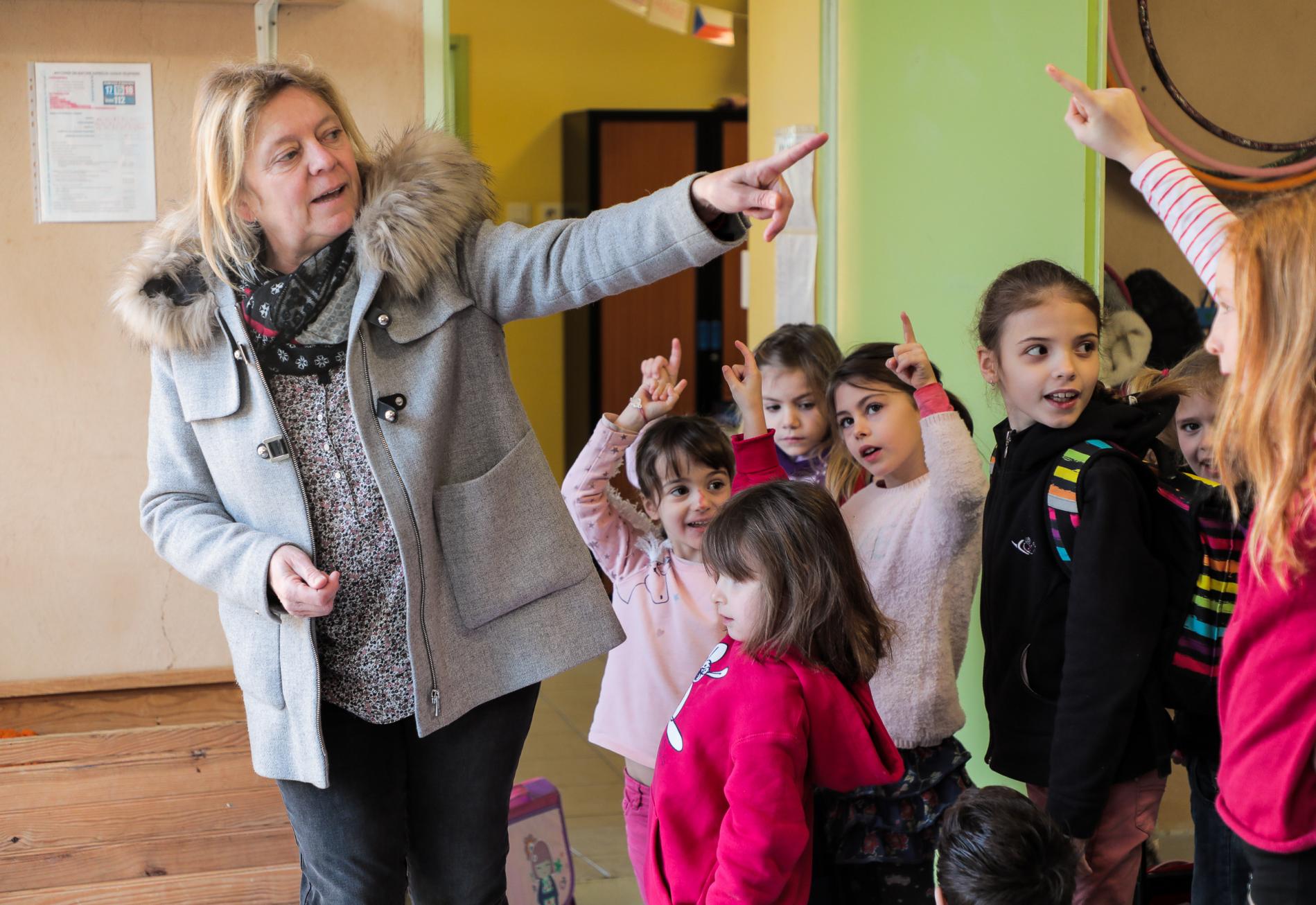 Virgine VULUIC enseignante classe unique dans le Vaucluse